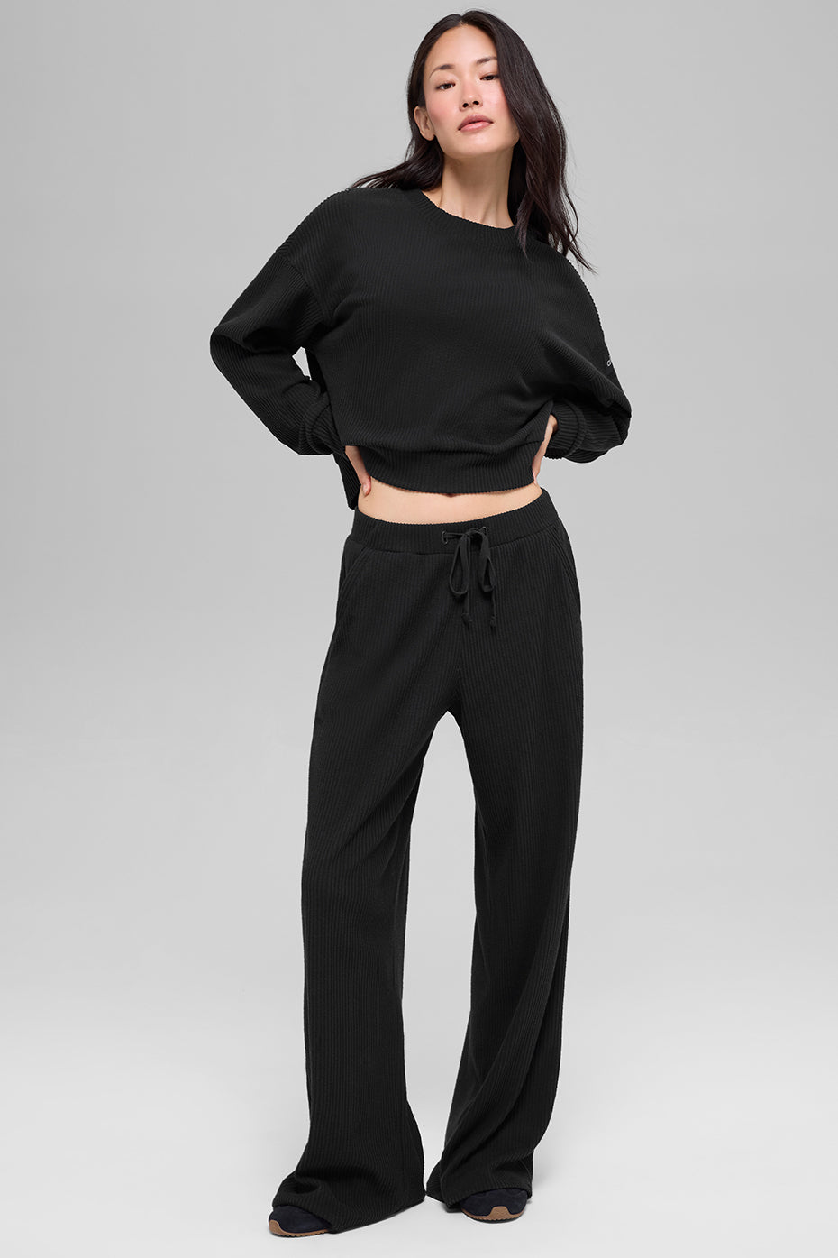 Muse Crew Neck Pullover - Black