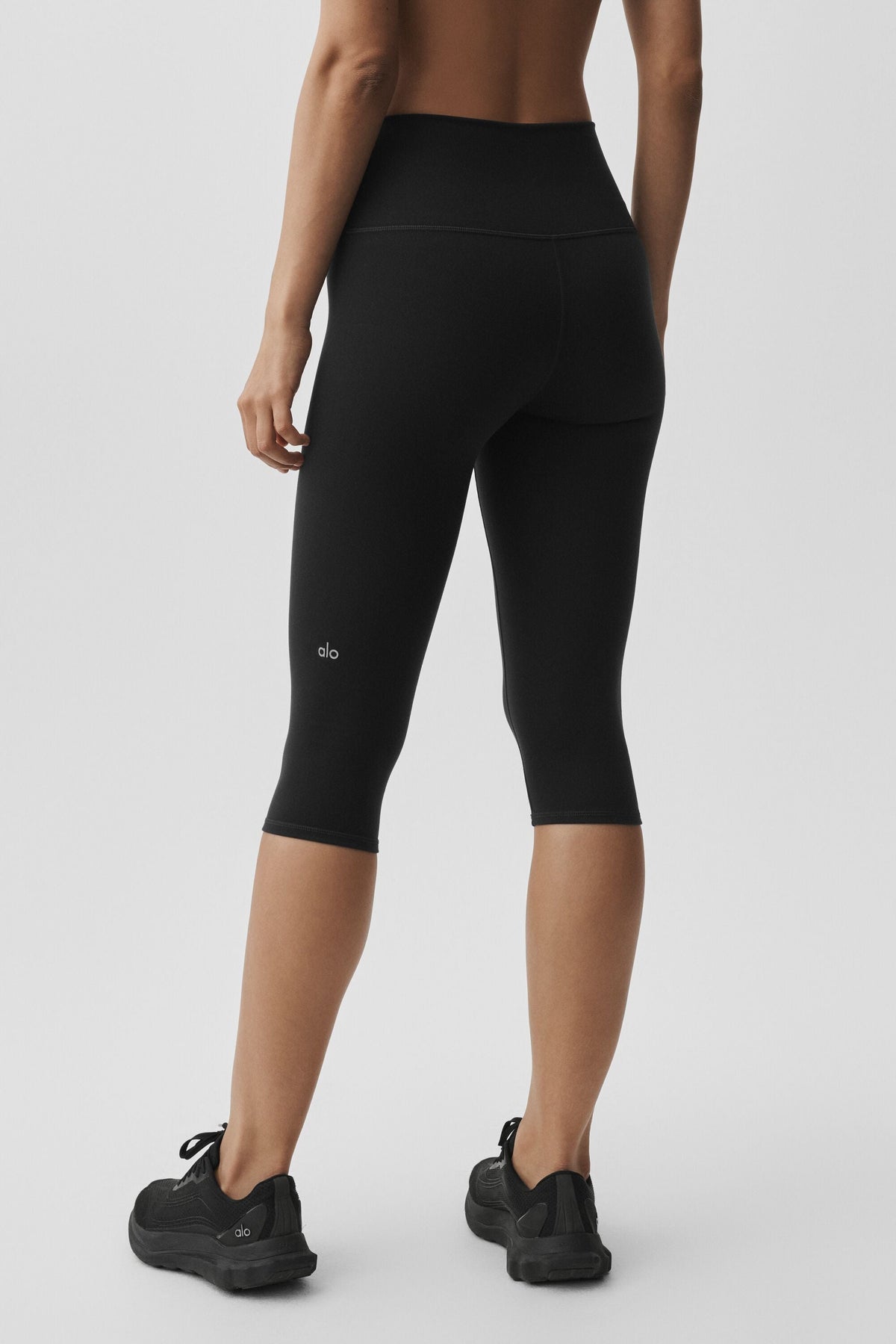 16' High-Waist Airbrush Capri - Black