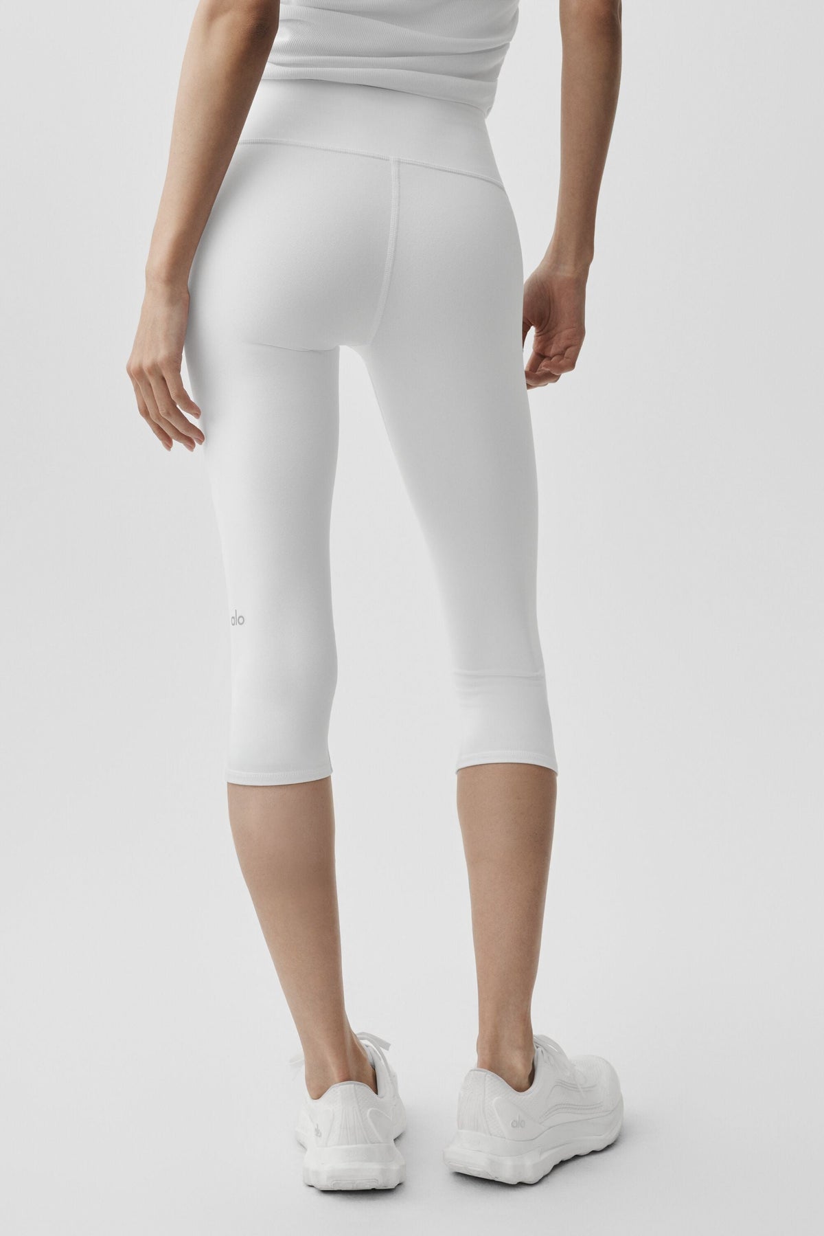 16' High-Waist Airbrush Capri - White