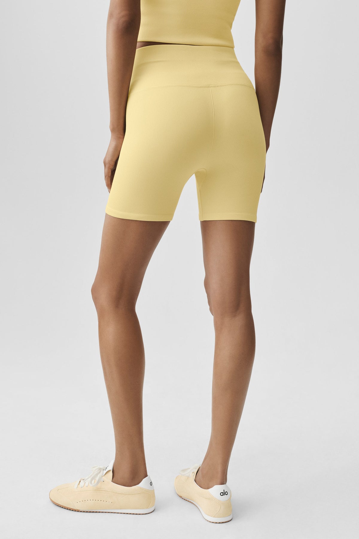 5' Seamless Ribbed Favorite Short - Warm Butter