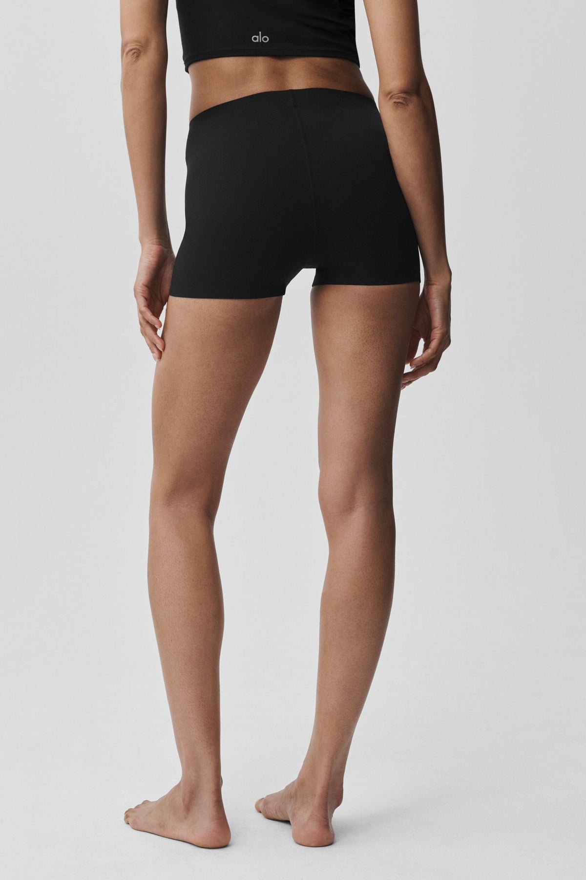 2' ALO Softsculpt Mid-Rise Short - Black